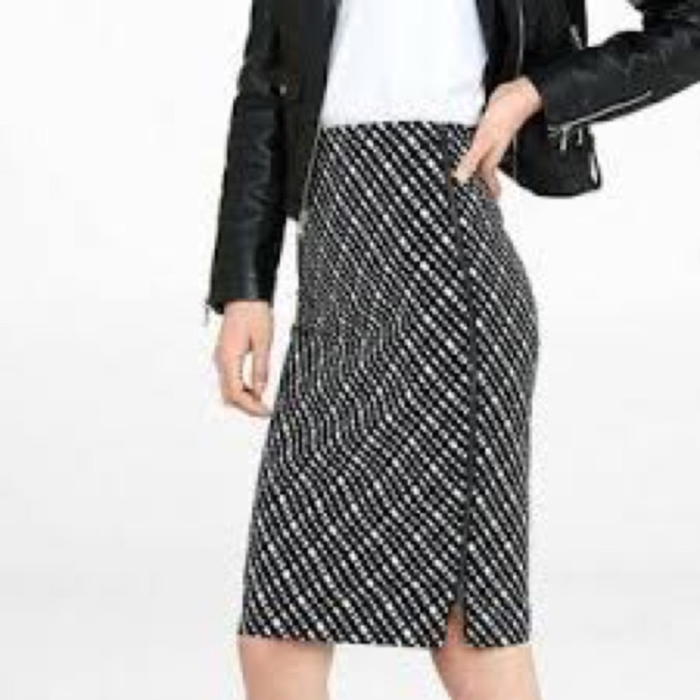Express, size 2, high-waisted bodycon skirt with side zipper. Black & white.
